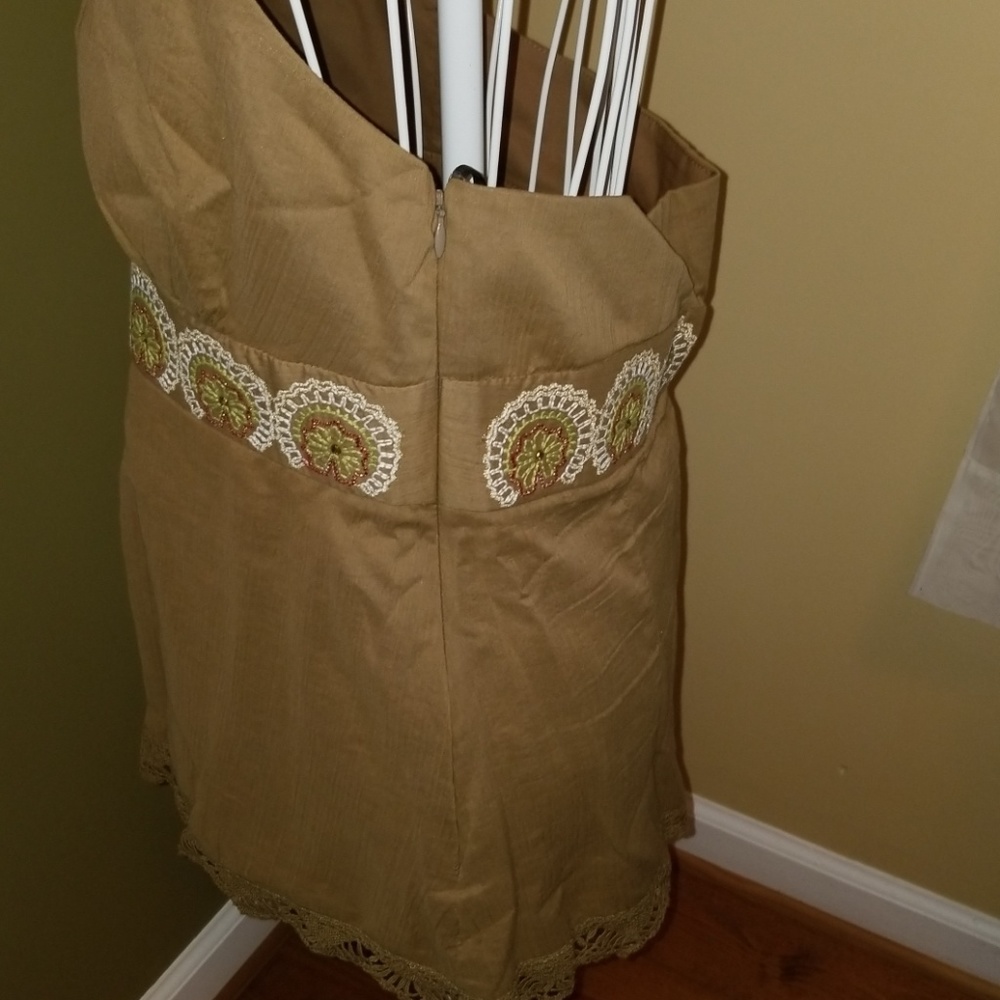 Lovely Halter Style Top - Picture 4 of 8